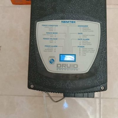 Electric fence energizer